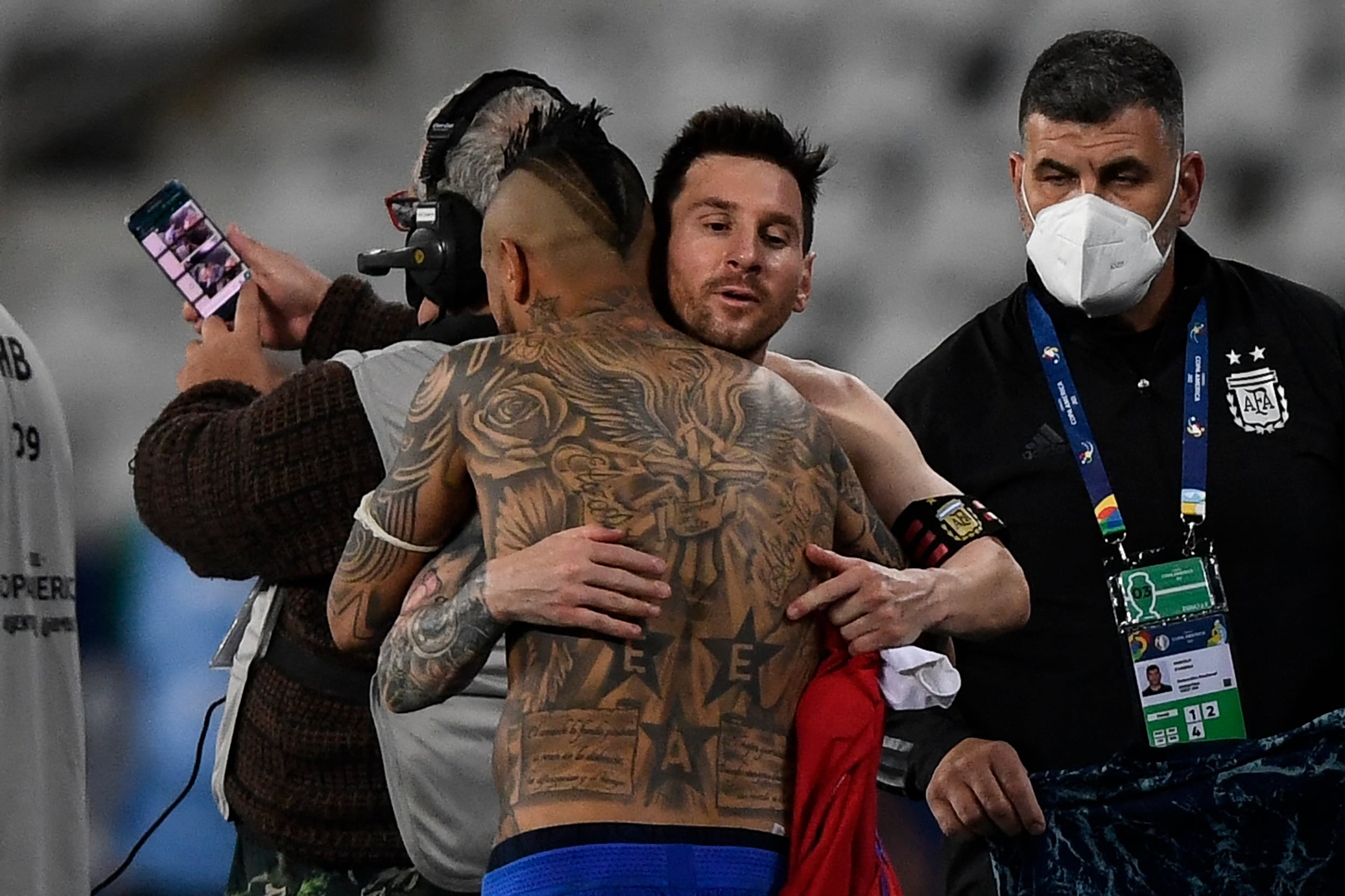 El emotivo mensaje de Arturo Vidal a Messi antes de su despedida con Argentina: “Amigo...”