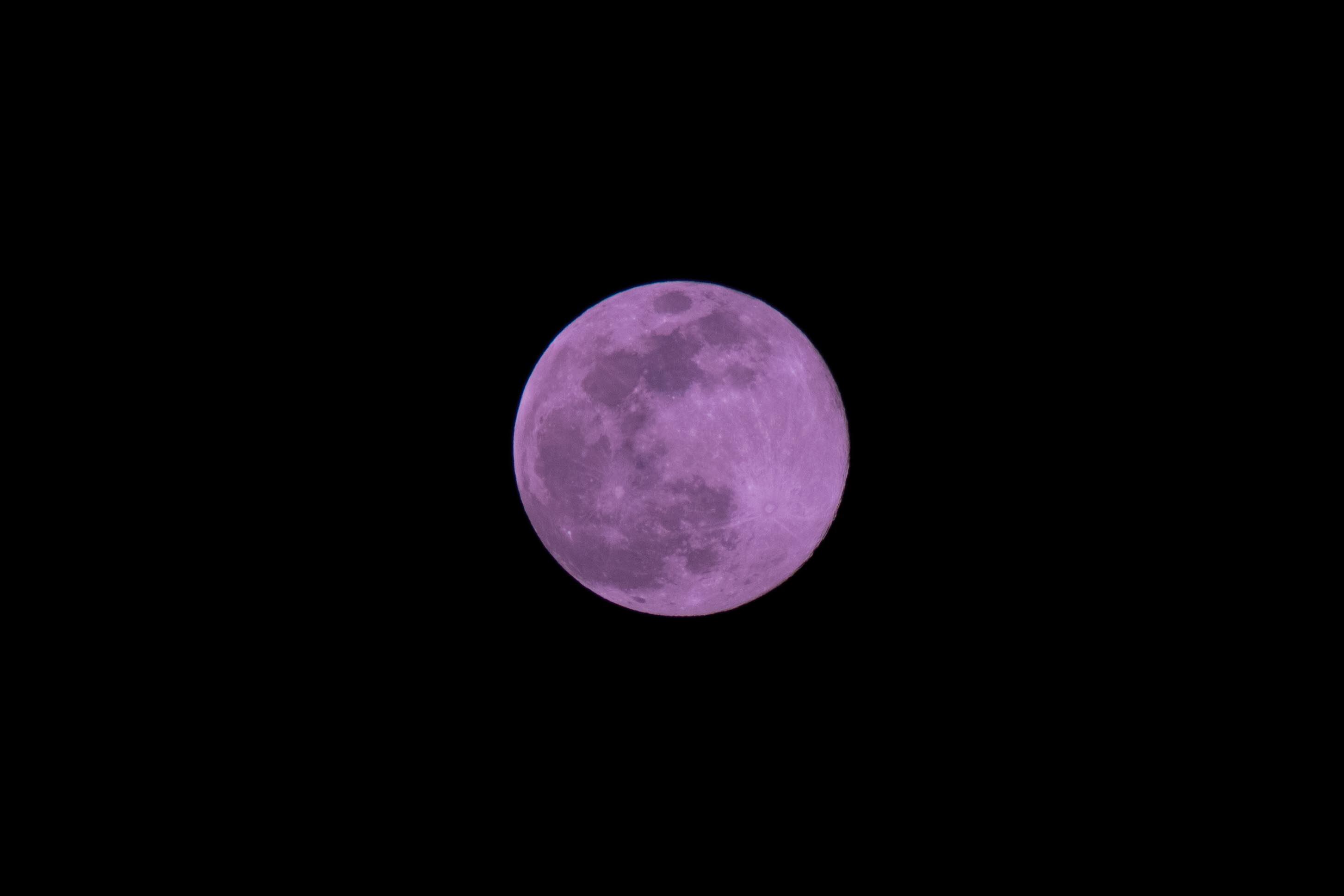 A pesar de su nombre, el satélite natural no cambia de tonalidad. Imagen referencial.