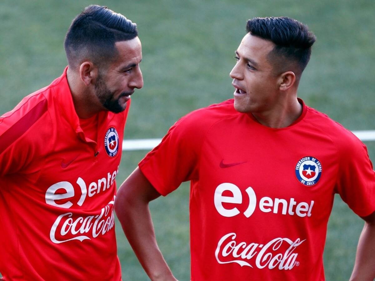 Alexis Sánchez troleó a Mauricio Isla por su feliz romance: «Me saliste tímido»