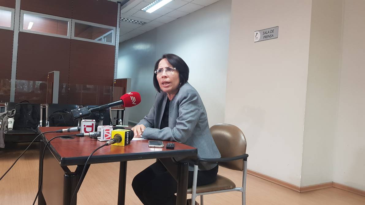 La exministra de Ecuador, María de los Ángeles Duarte, ante la prensa