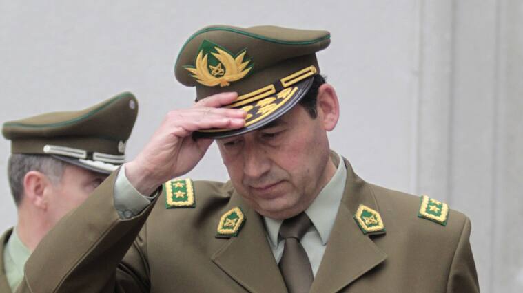 8 de Agosto de 2011/SANTIAGO.El Presidente de la Republica Junto al Ministro del Interior Dieron a conocer en el palacio de La Moneda al Nuevo Director General de Carabineros el General Gustavo Gonzlez Jure.
Foto : RODRIGO SAENZ/AGENCIAUNO.