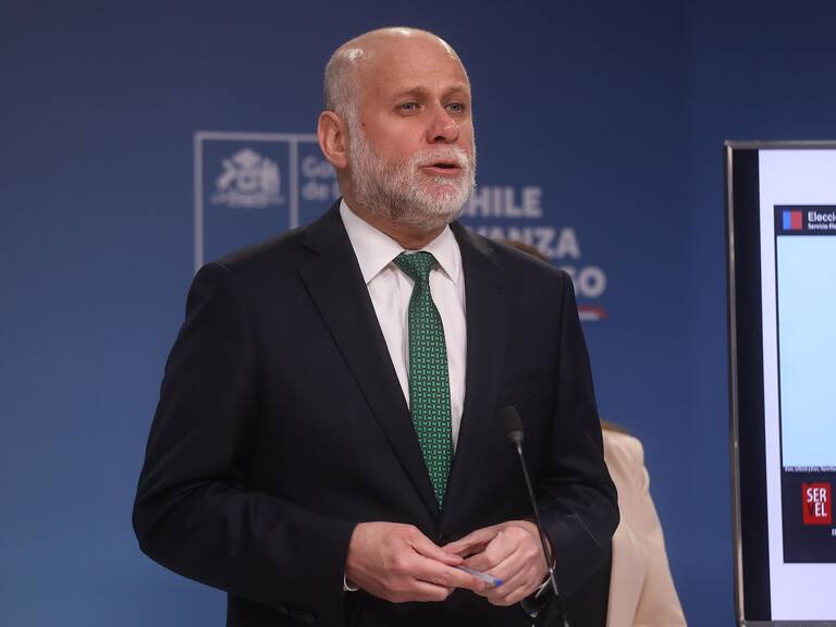 Ministro Elizalde pide “no anticipar conclusiones” sobre la investigación contra diputada Karol Cariola