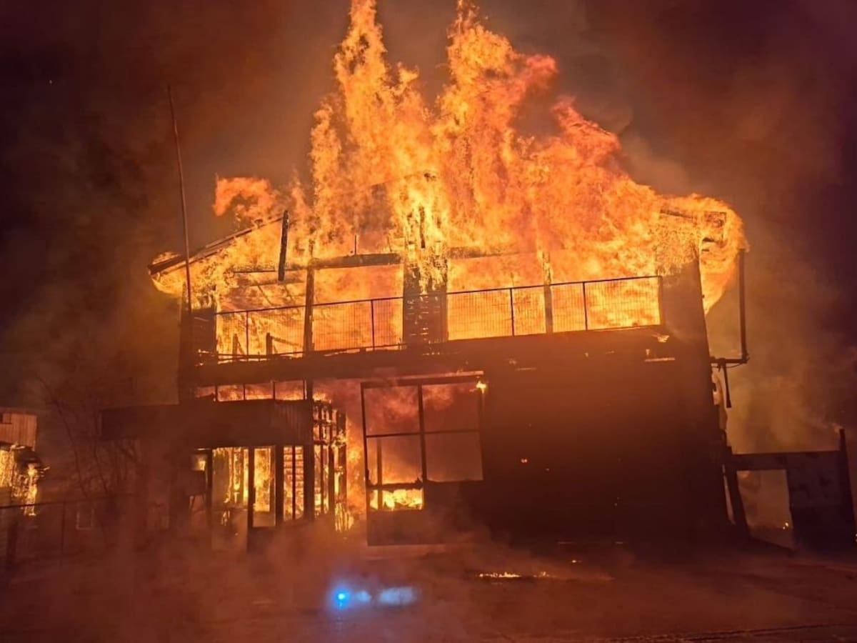 Tragedia en Los Lagos: confirman una persona muerta tras incendio en cuartel de Bomberos