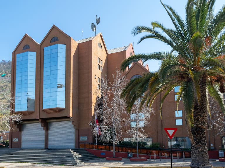 Movida clave en la TV chilena: Canal 13 redefine su estructura