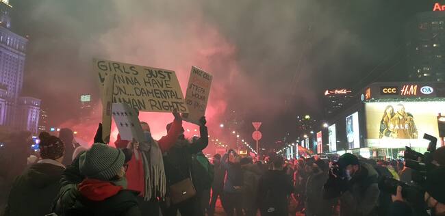 Organizaciones feministas se manifiestan en Polonia