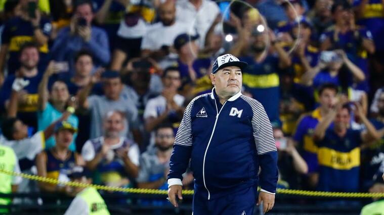 BUENOS AIRES, ARGENTINA - MARCH 07: Diego Armando Maradona head coach of Gimnasia y Esgrima La Plata enters the field before a match between Boca Juniors and Gimnasia y Esgrima La Plata as part of Superliga 2019/20 at Alberto J. Armando Stadium on March 7, 2020 in Buenos Aires, Argentina. (Photo by Marcos Brindicci/Getty Images)