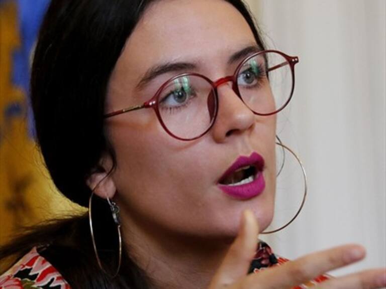Camila Vallejo: «Condenamos absolutamente los hechos de violencia contra Carabineros en INBA»