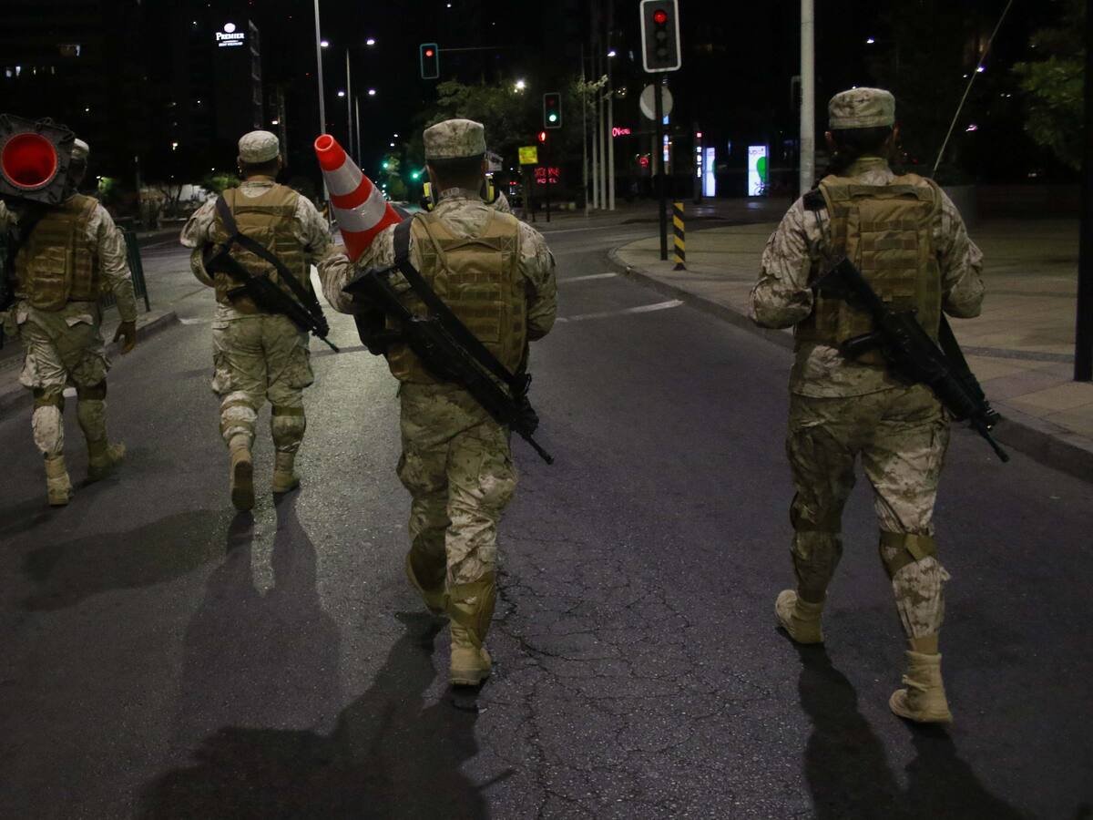 Carabineros informó que 461 personas fueron «conducidas» tras nueva jornada de toque de queda
