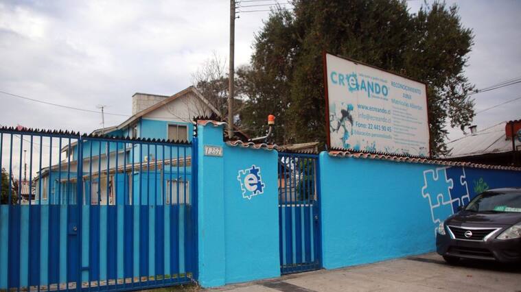 25 de Junio del 2020/ SANTIAGO
Fachada del lugar, durante fiscalizacin de jardn infantil en funcionamiento en la comuna de Maipu, en medio de la pandemia de COVID-19.
Fotos: JOS FRANCISCO ZUIGA/ AGENCIAUNO