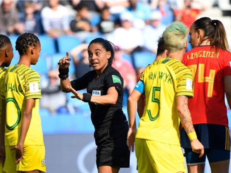 Terna arbitral chilena debutó en el Mundial femenino