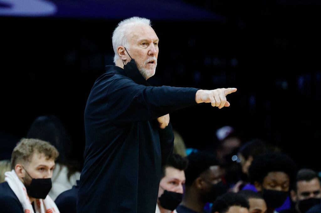 Gregg Popovich entrenador con más triunfos en la historia de la NBA