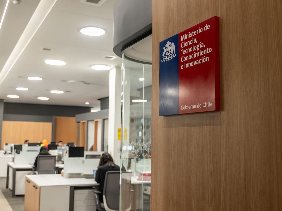 Ministerio de Ciencia pide renuncia a cinco funcionarios y crecen dudas por posibles nuevos despidos