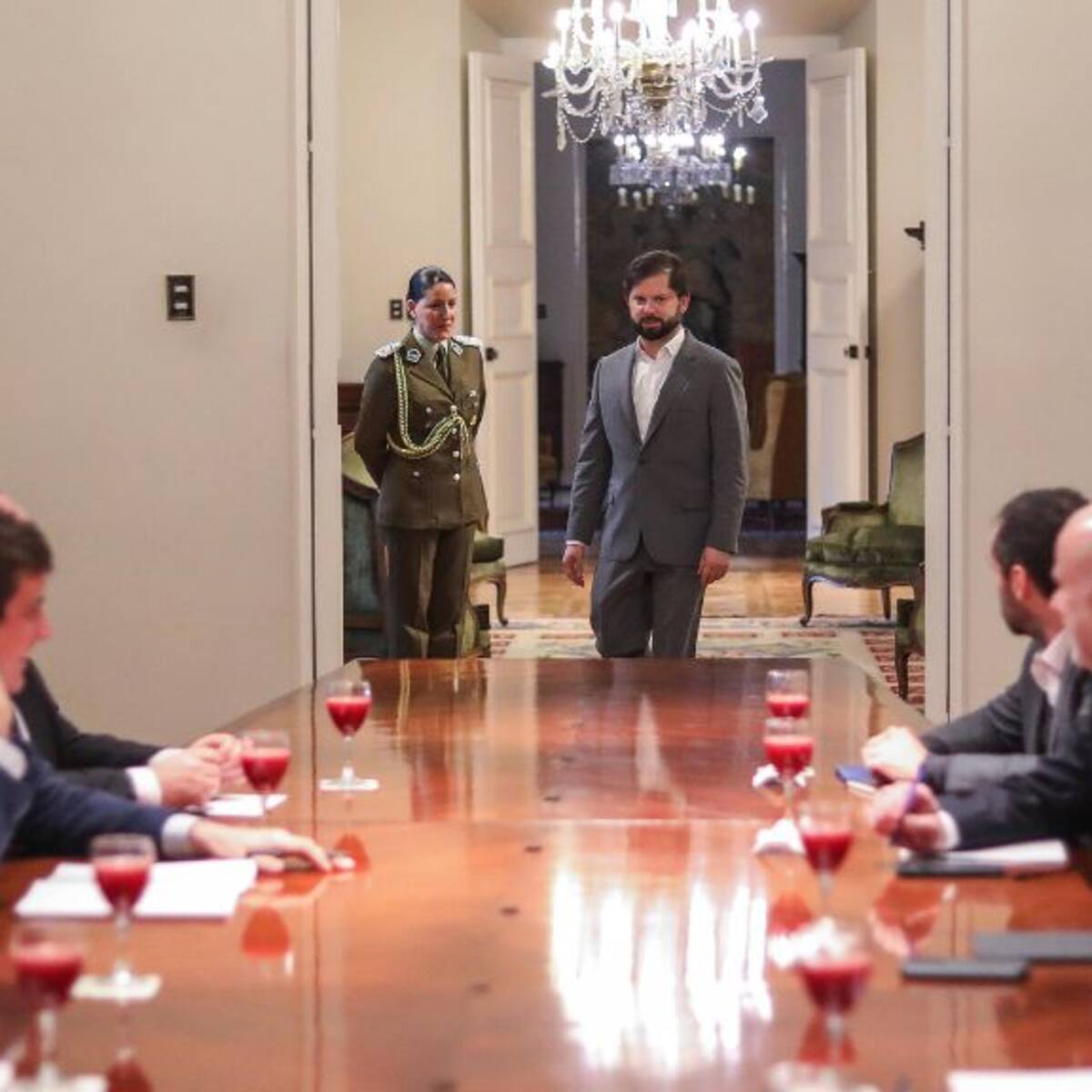 Presidente Boric encabeza reunión con Chile Vamos tras cambio de gabinete con llamado «a que podamos conversar» y llegar a acuerdos