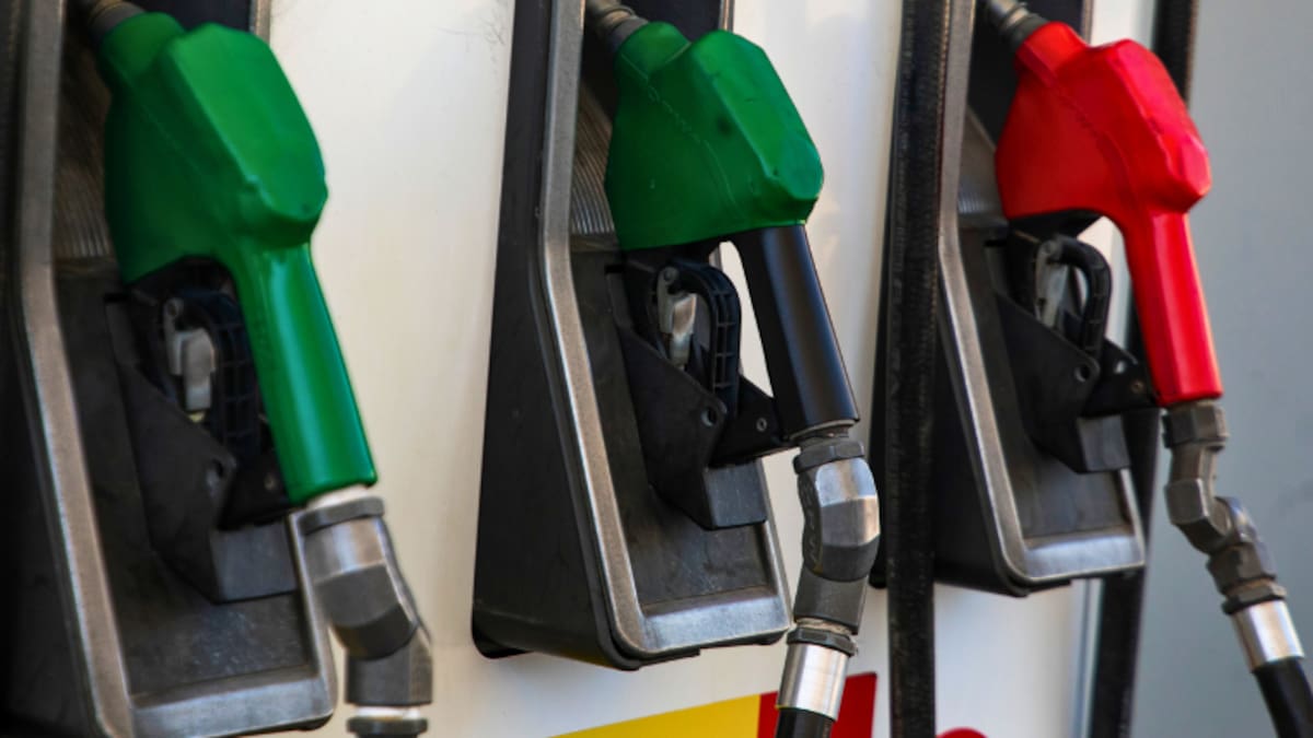 Ministro Quiroz anticipa inminentes alzas en el precio de los combustibles