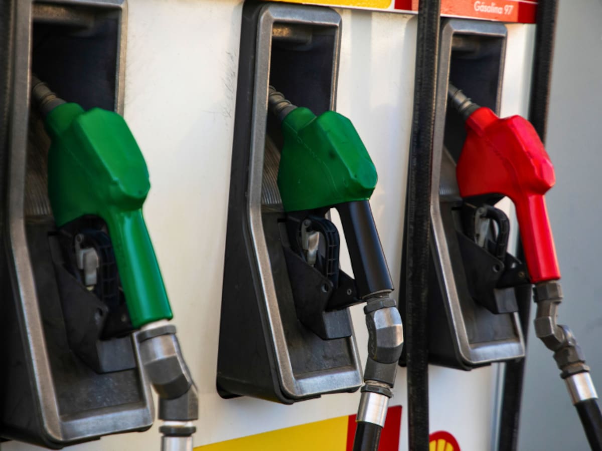 Quiroz anticipa inminentes alzas en el precio de los combustibles: “Queda por traspasar el orden de $200 por litro”