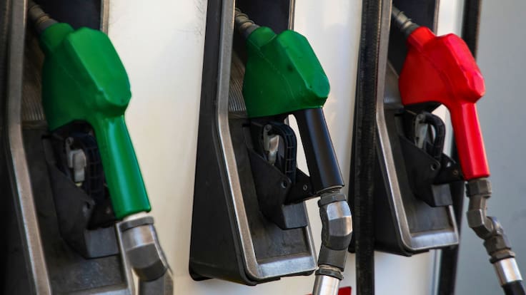 Ministro Quiroz anticipa inminentes alzas en el precio de los combustibles