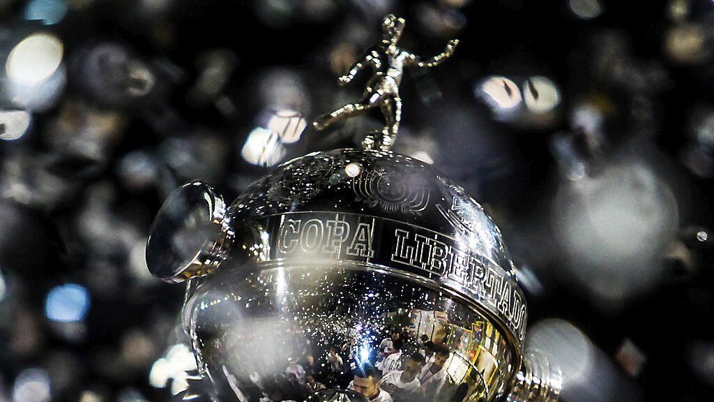 SAO PAULO, BRAZIL - JULY 04:  Detail of the Trophy Santander Libertadores in the second leg of the final of the Copa Libertadores 2012 between Boca Juniors of Argentina and Corinthians of Brazil at Pacaembu Stadium  on July 04, 2012 in Sao Paulo, Brazil. (Photo by Buda Mendes/LatinContent via Getty Images)