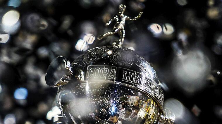 SAO PAULO, BRAZIL - JULY 04: Detail of the Trophy Santander Libertadores in the second leg of the final of the Copa Libertadores 2012 between Boca Juniors of Argentina and Corinthians of Brazil at Pacaembu Stadium on July 04, 2012 in Sao Paulo, Brazil. (Photo by Buda Mendes/LatinContent via Getty Images)