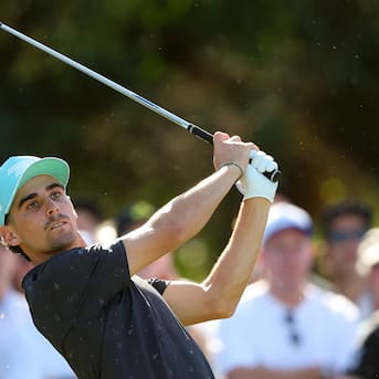Joaquín Niemann entra “por los palos” al top 3 del LIV Golf en Australia