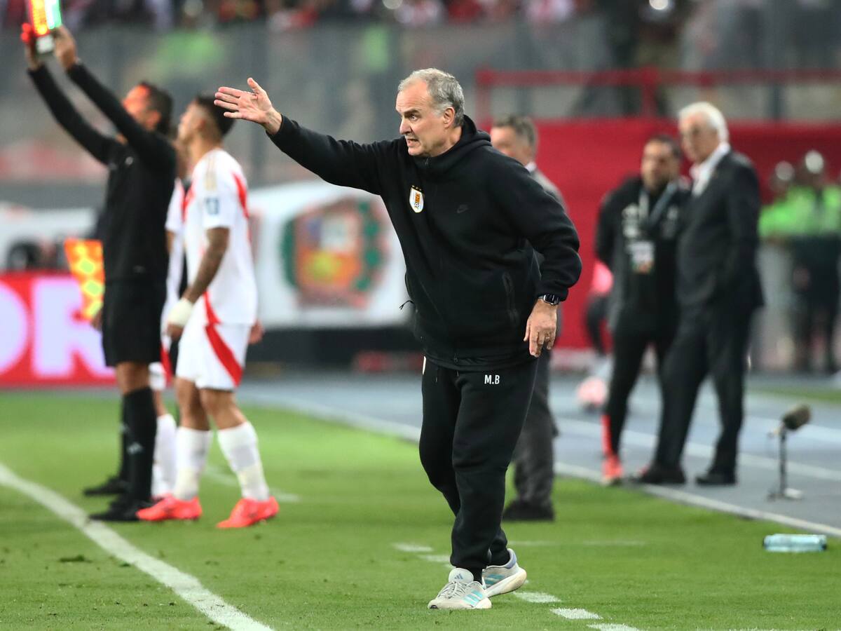 “¿Hacerle una cama a Bielsa? Me parece muy ridículo pensar en eso, somos una selección seria”