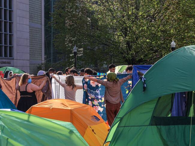 En la ciudad de Nueva York en Estados Unidos los estudiantes de la Universidad de Columbia protestan a favor de la protección de la Franja de Gaza.