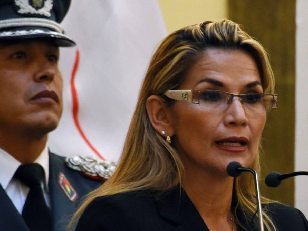 Presidenta interina de Bolivia se recuperó de coronavirus y fue dada de alta