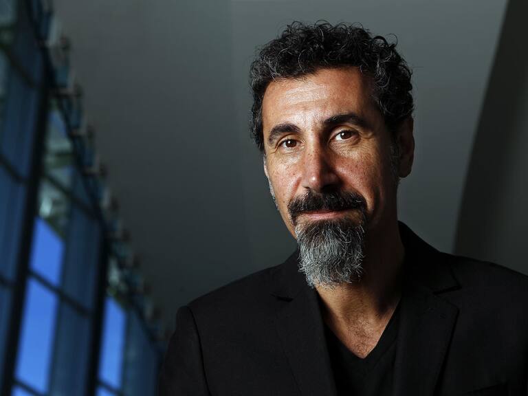 Serj Tankian de SOAD aseguró que «la palabra Dios se ha utilizado abusivamente durante siglos»