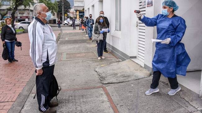 BOGOTA, COLOMBIA - MARCH 30: A staff member takes the temperature of a patient before entering a medical clinic on March 30, 2020 in Bogota, Colombia. Colombia started a national quarantine on March 25 until April 13 to control spread of COVID-19. The pandemic has spread to many countries across the world, claiming over 30,000 lives and infecting hundreds of thousands more. (Photo by Guillermo Legaria/Getty Images)