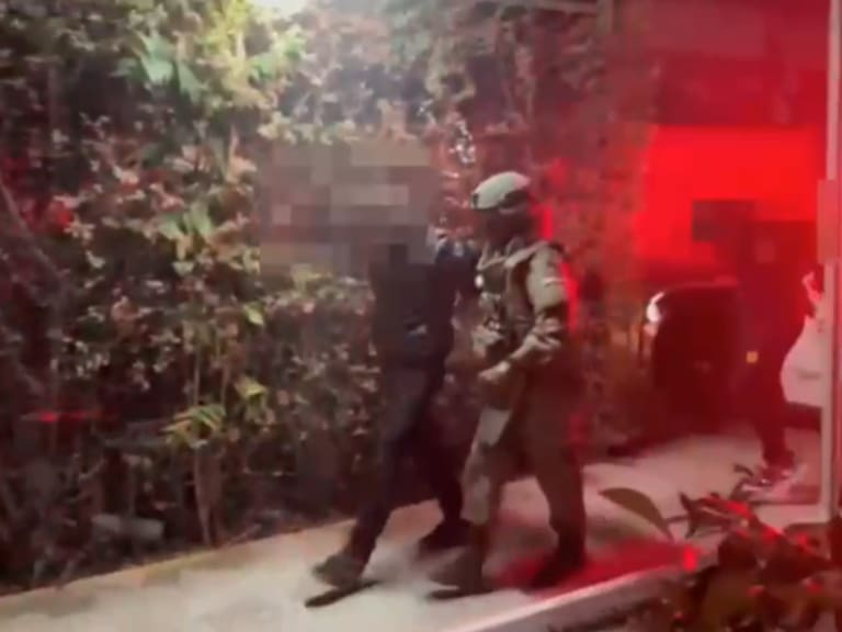Con antecedentes y órdenes vigentes: tres menores son detenidos tras persecución por robo de autos en Renca