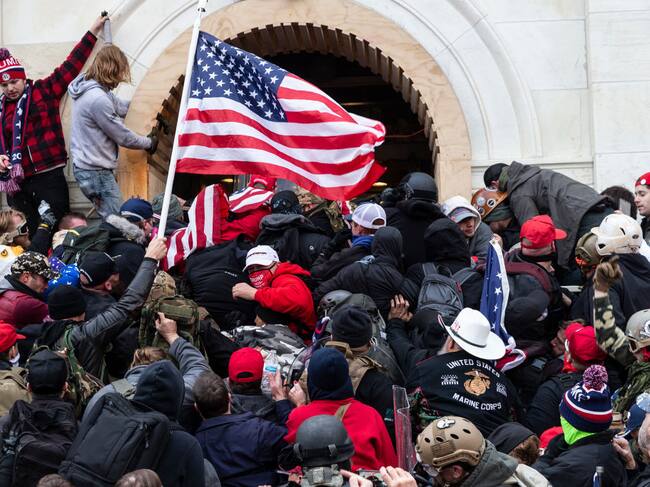 Fanáticos de Trump durante su ataque al Capitolio de EEUU