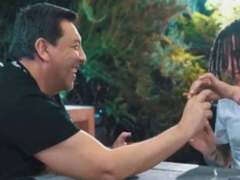 Apareció en Singapur: Julio César Rodríguez fumó marihuana con Pablo Chill-E