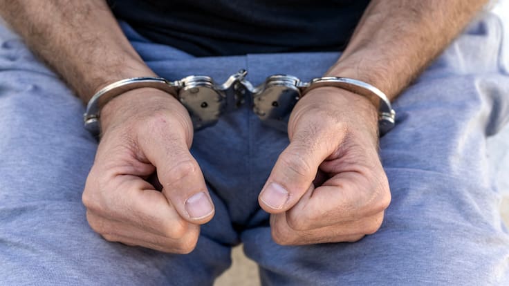 Dejó a un joven al borde de la muerte y amenazó a su propia madre: El sangriento historial de autor de crimen en Frutillar