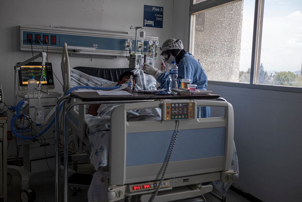 Paciente del Covid-19 es atendido en hospital de México