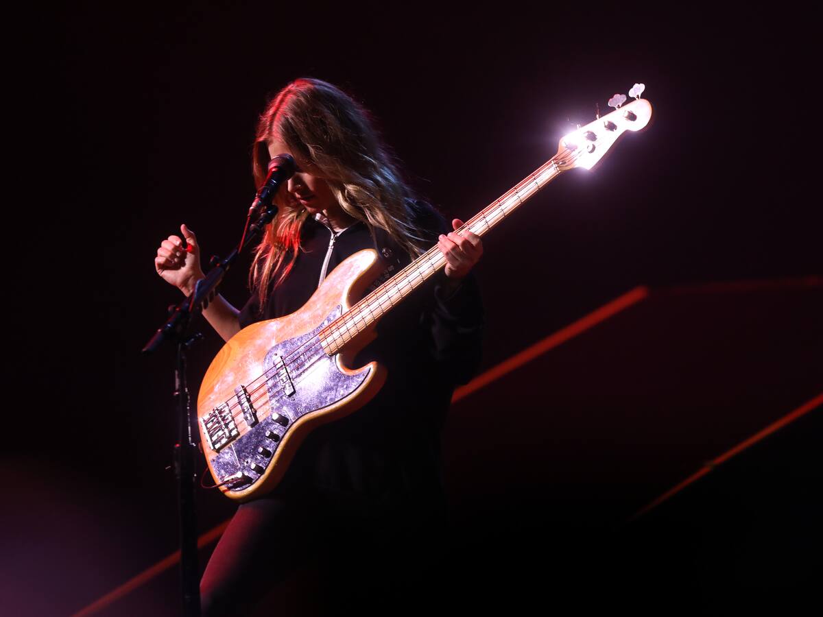 ¿Quién es Nicole Row? La bajista de Incubus en el Festival de Viña 2025