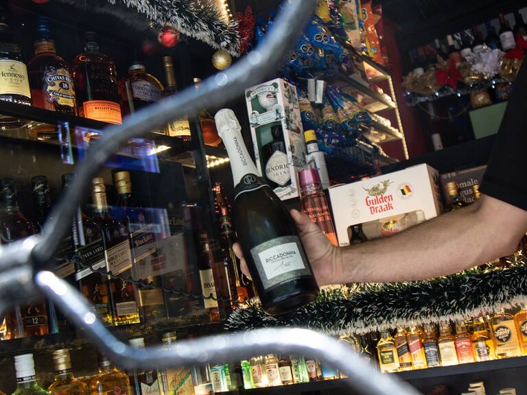 ¿Hay ley seca en las Elecciones 2024 en Chile? Qué pasará con la venta de alcohol el sábado 26 y domingo 27 de octubre