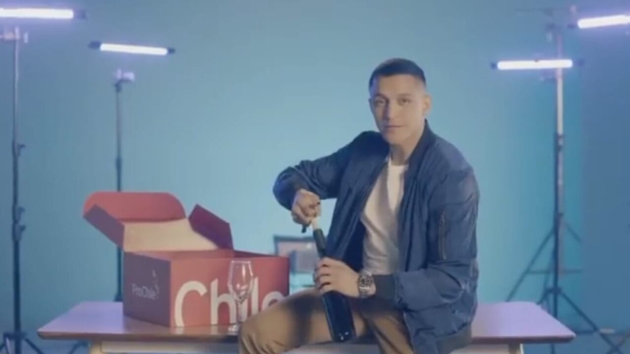 Alexis Sánchez unboxing