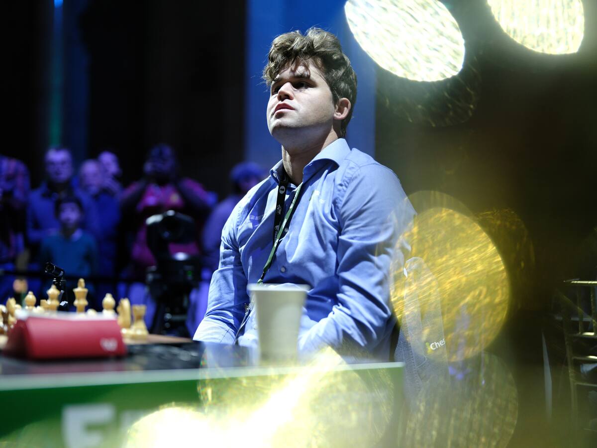 Magnus Carlsen abandona el Mundial de Ajedrez por llevar puesto un jeans al momento de competir