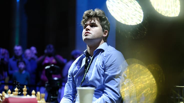 Magnus Carlsen abandona el Mundial de Ajedrez por llevar puesto un jeans al momento de competir
