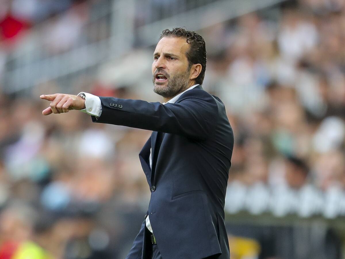 Valencia anuncia el despido del técnico Rubén Baraja y agudiza su crisis en La Liga de España