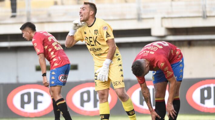 Hinchas de Unión Española rayan el Santa Laura y amenazan al plantel