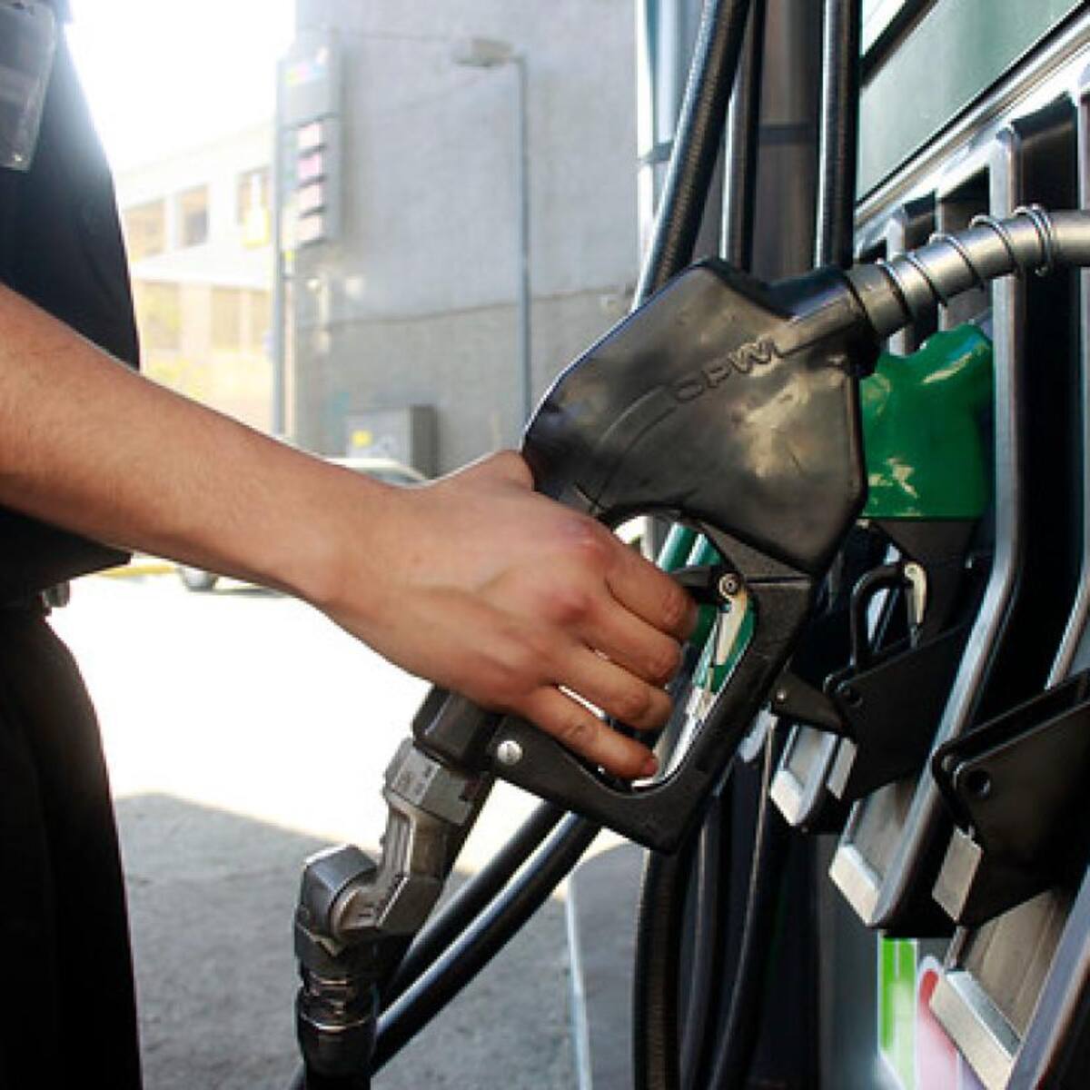 Ministro Quiroz confirma alza en el precio de los combustibles: esto aumentarán las bencinas y el diésel