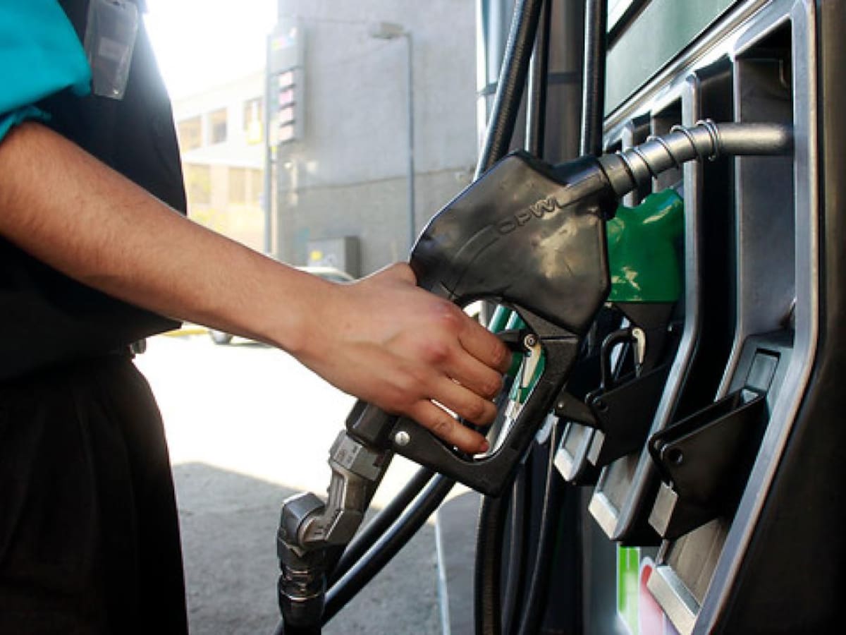 Ministro Quiroz confirma alza en el precio de los combustibles: esto aumentarán las bencinas y el diésel