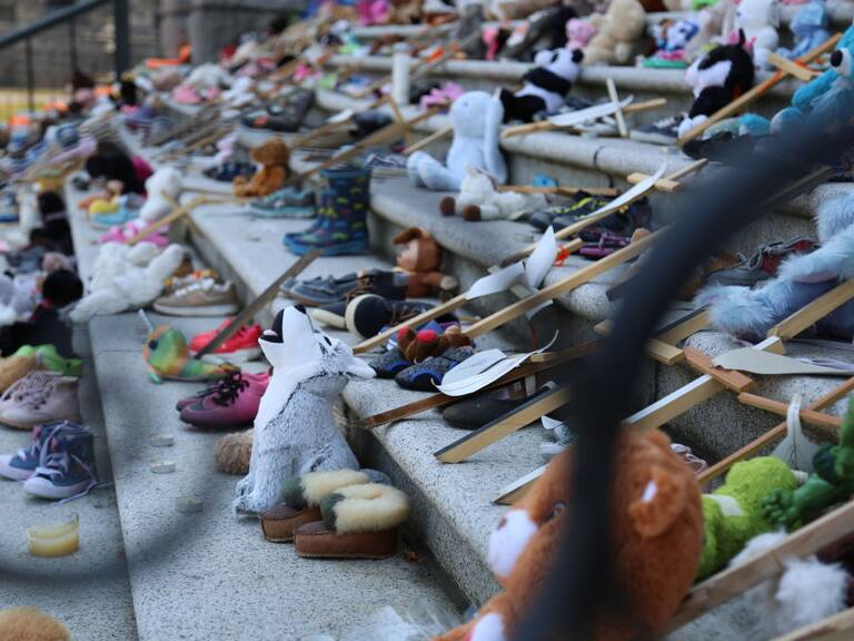 Canadienses recuerdan a los niños muertos en internados religiosos