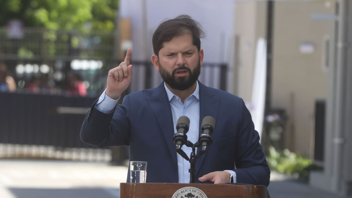 “Cuando la pega se hace con seriedad, el combate al delito es efectivo”: Presidente Boric tras detención de más de 40 gendarmes