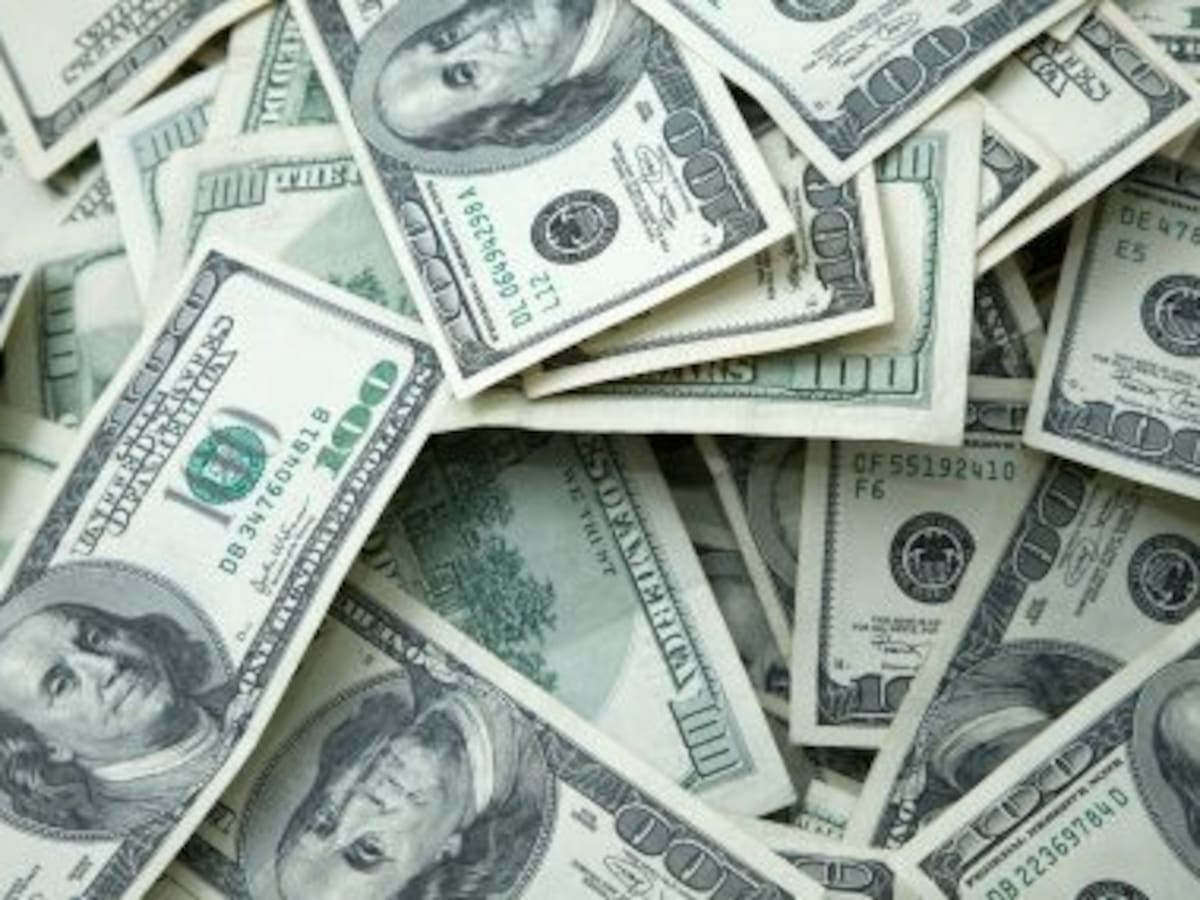 Dólar en Chile: divisa abre con importante caída y baja de los $910