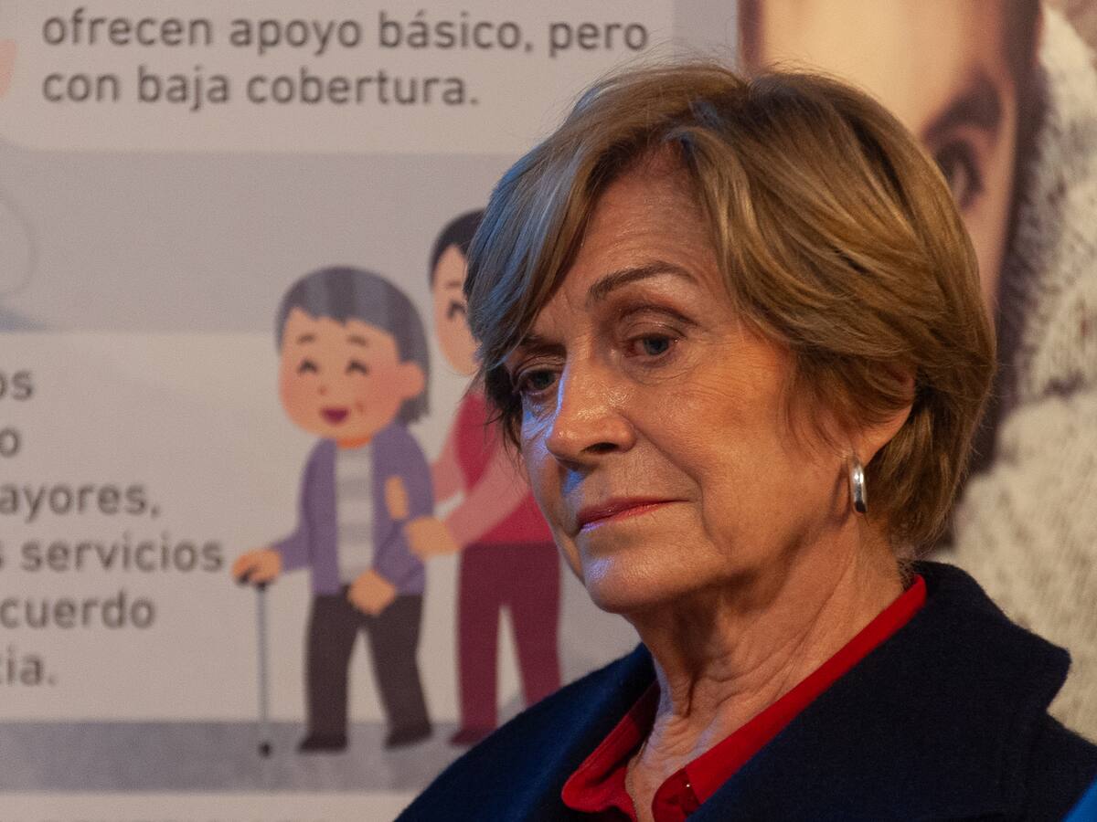 Evelyn Matthei decide suspender denuncia por ataques en redes de presuntos seguidores de Kast