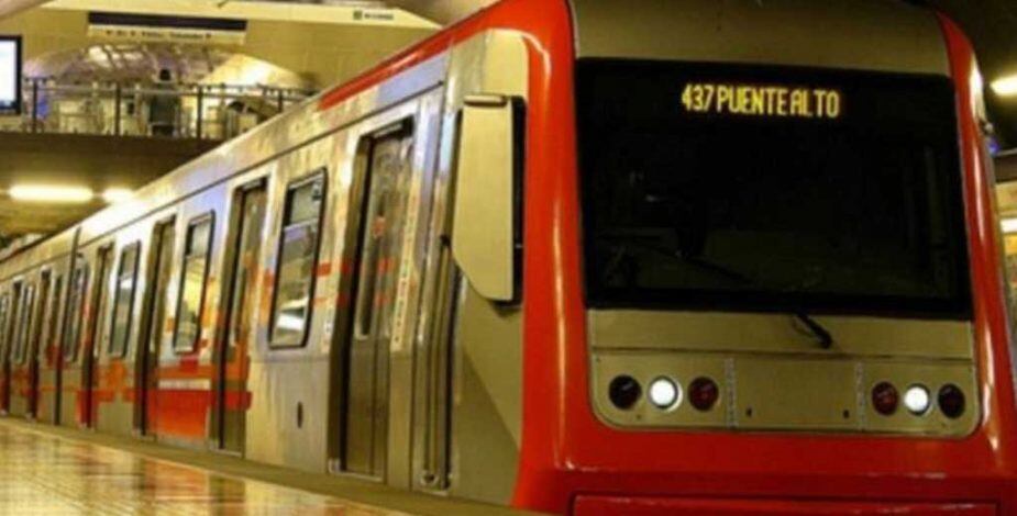 Tren en las vías de la Línea 2: Cinco estaciones estarán cerradas hasta mañana