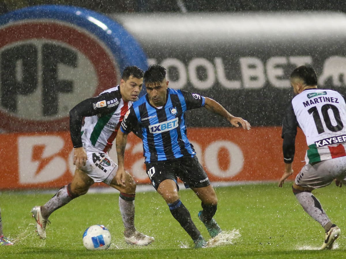 Bajo lluvia y con una cancha en pésimo estado: Palestino deja escapar el triunfo y empata con Huachipato en Talcahuano