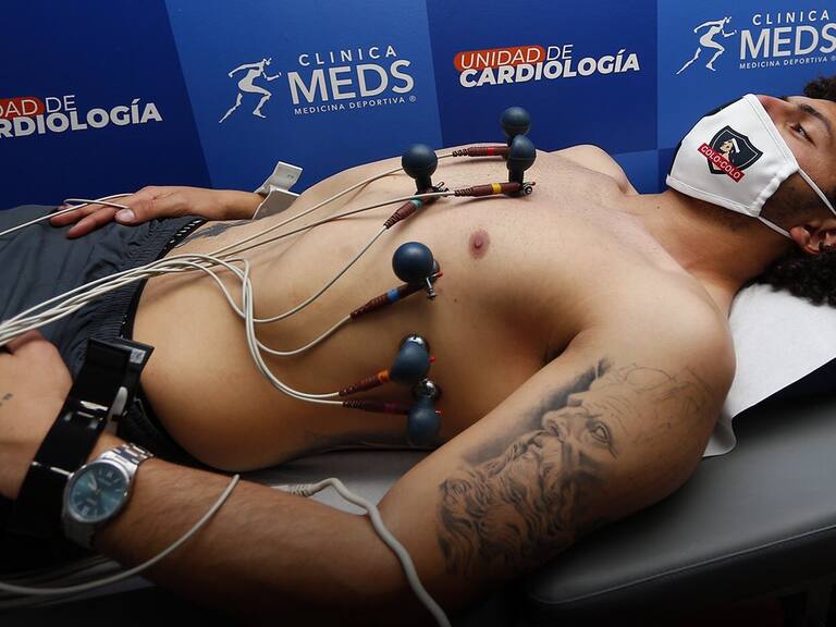 Maximiliano Falcón llegó a Chile y se realizó los exámenes médicos para firmar en Colo-Colo