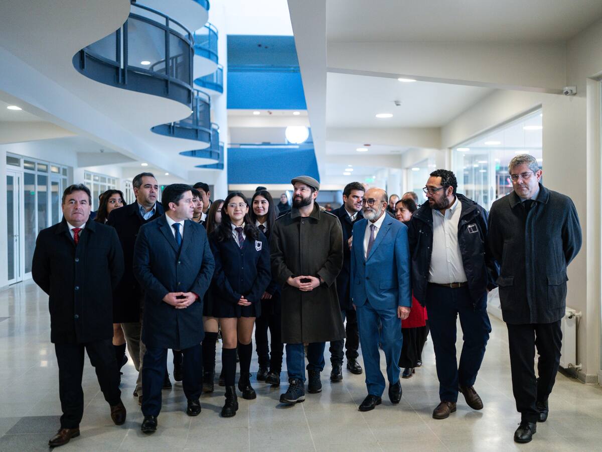 En medio a visita al sur de Chile: Presidente Boric inaugura nuevas instalaciones del Liceo Jorge Teillier de Lautaro